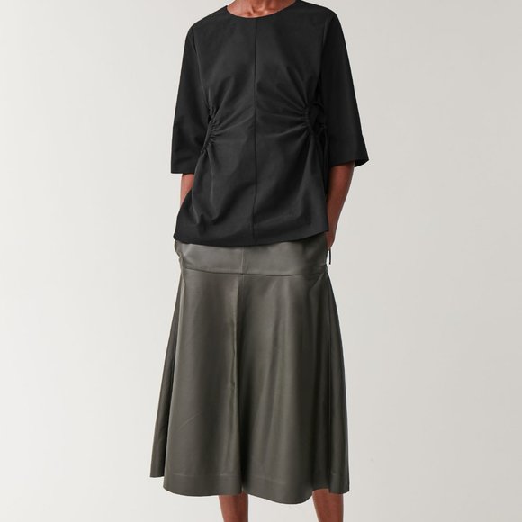 BLACK RING DETAIL TOP (NEW) - Picture 2 of 5